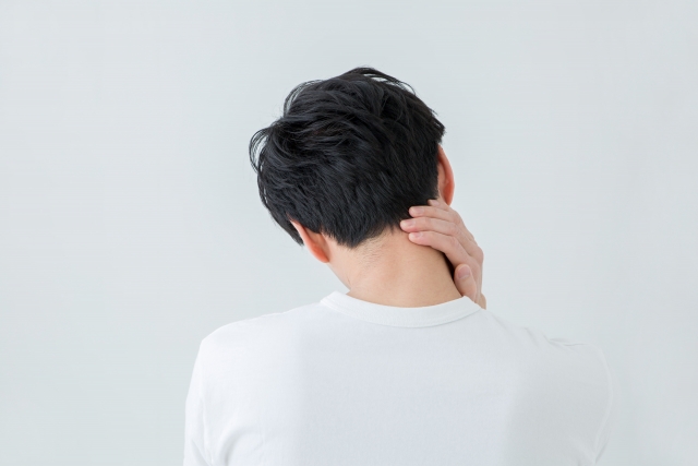 首の痛みについて